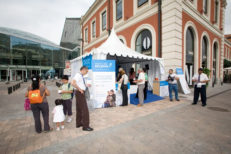 Durante los tres días de campaña, más de 1.000 personas se acercaron hasta el recinto para conocer la patología y comentar sus dudas.