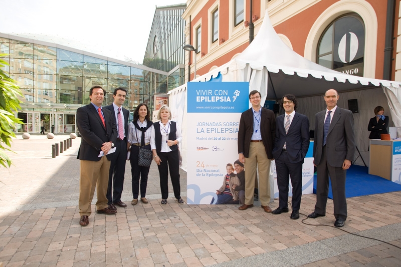 Carlos Cara, Medical Affairs de UCB; el doctor Joaquín Ojeda; Helena Marín, Medical Scientific Liason de UCB; Ascensión Jiménez, Embajadora de la epilepsia; Ángel Ruiz, Brand Manager; Pablo Ouro, Brand Manager y José Luis Bravo, Director Médico de UCB