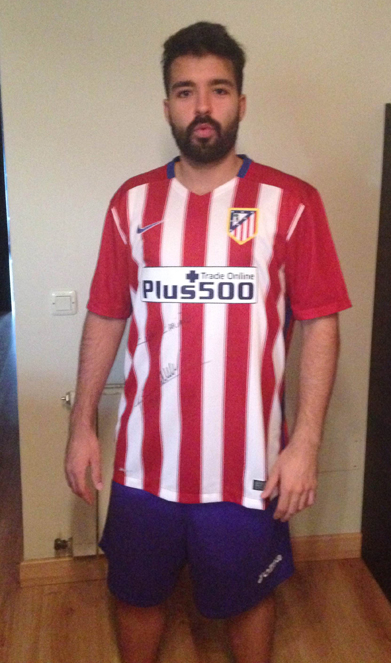 camisetas firmadas por Yannick Carrasco